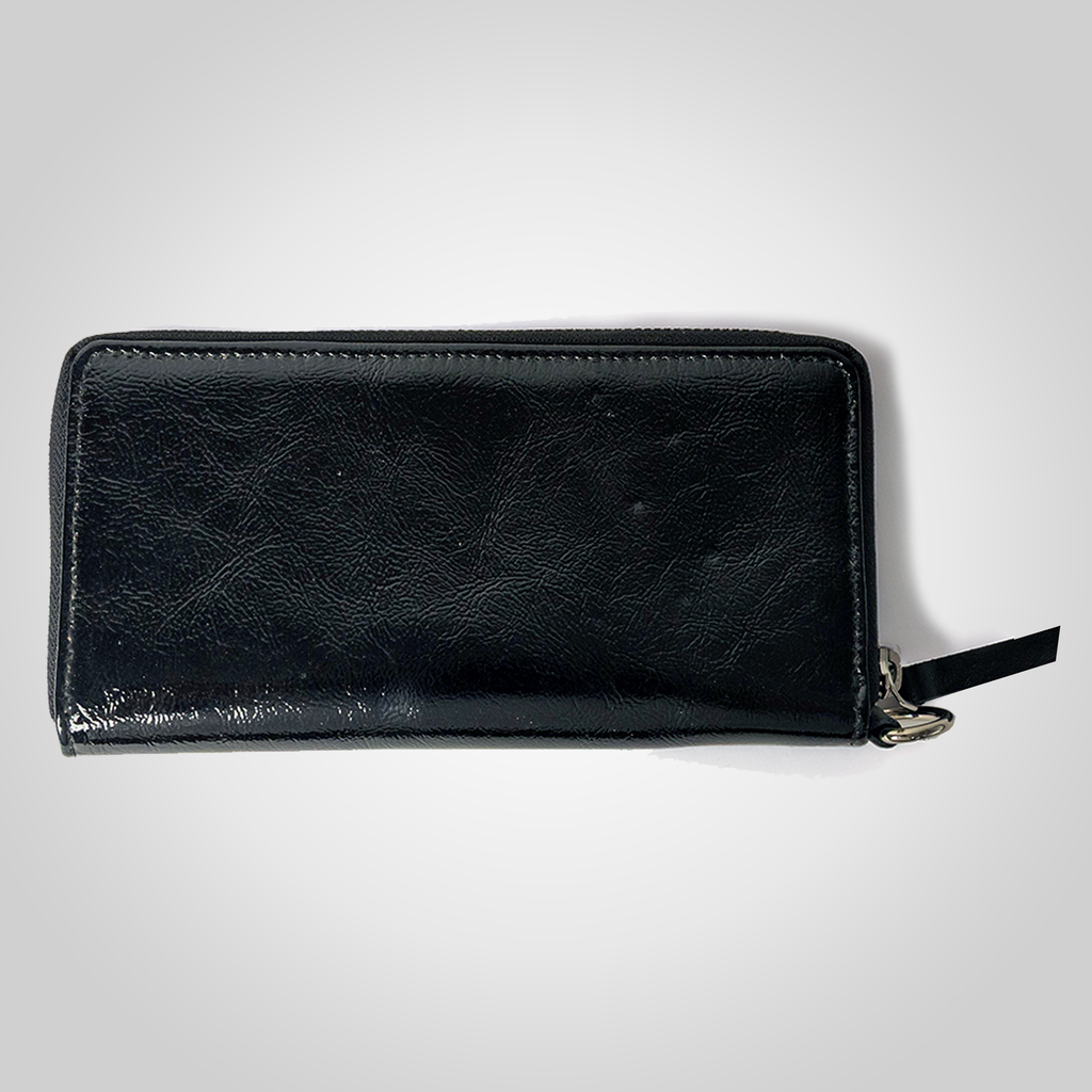 The Clutch — Effortless Sophistication in Motion